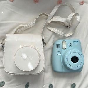 Light blue Polaroid with case